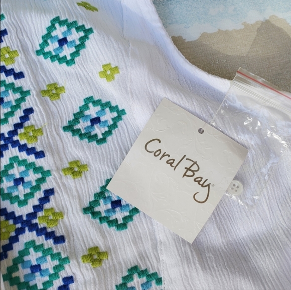 Coral Bay New White Sleeveless Embroidered Blouse Split Neck Boho Tank Top Sm-M - Picture 4 of 9